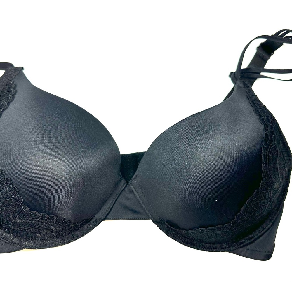 38D. I Lumie by I love Your Style Lace accent Push Up Bra Black padded